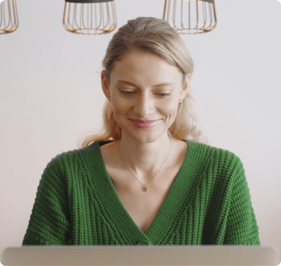 image displays the screenshot button on the video notebook extension. it shows how users can use the screenshot button to take a screenshot of the video that the user is watching.
